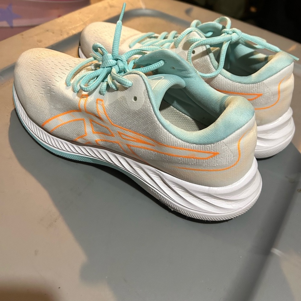 ASICS tennis shoes worn one time - Picture 2 of 2